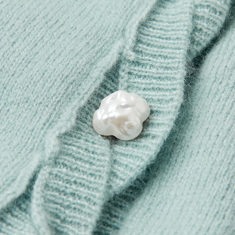 ژاکت کشباف بافتنی تک سینه یقه وی ML2218 با دکمه های گلبرگ ژاکت کشباف بافتنی تک سینه یقه وی ML2218 با دکمه های گلبرگ